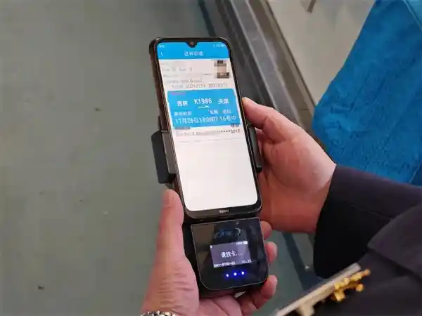 揭秘高铁乘务员小姐姐的秘密武器：她们的‘手机’竟有这五大神奇功能！
