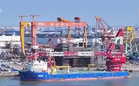 革新突破：我国第四代海洋工程安装船提速30%震撼竣工