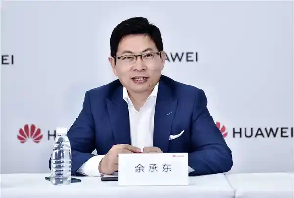 《鸿蒙霸业：腾讯、字节、阿里、美团竞相加速适配，开启全新智能时代》
