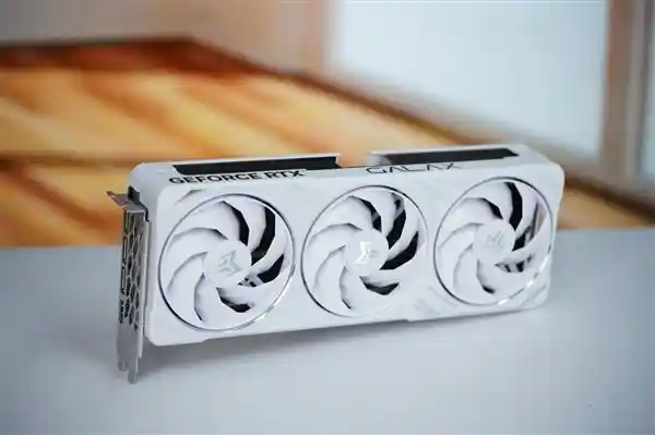 创新科技与美学的碰撞：影驰RTX 5070 Ti金属大师OC一体成型铝合金显卡惊艳亮相