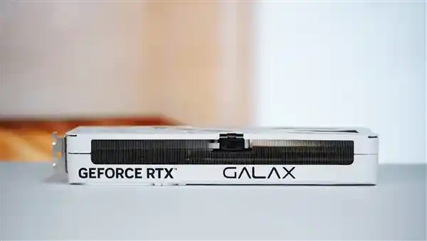 创新科技与美学的碰撞：影驰RTX 5070 Ti金属大师OC一体成型铝合金显卡惊艳亮相
