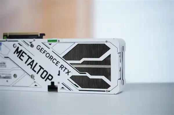 创新科技与美学的碰撞：影驰RTX 5070 Ti金属大师OC一体成型铝合金显卡惊艳亮相
