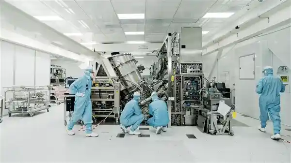 解锁未来芯片科技：Intel EUV光刻机投产，助力14A工艺突破3万片晶圆大关