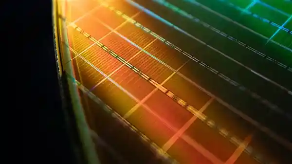 美光革新DDR5内存：首度采用1γnm工艺，单条128GB@9200MHz轻松升级！