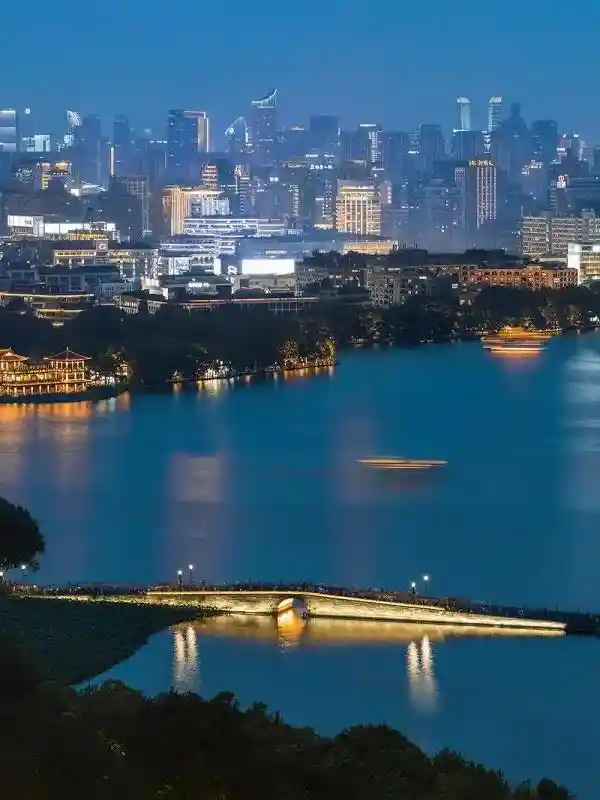 杭州楼市火爆！购房热潮席卷，交易量飙升