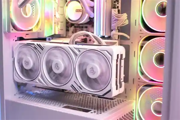 《全新升级！影驰GeForce RTX 5080金属大师OC系列DLSS4技术全面支持》