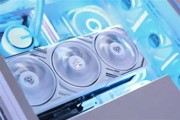 《全新升级！影驰GeForce RTX 5080金属大师OC系列DLSS4技术全面支持》