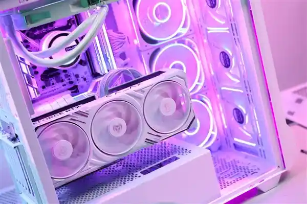 《全新升级！影驰GeForce RTX 5080金属大师OC系列DLSS4技术全面支持》