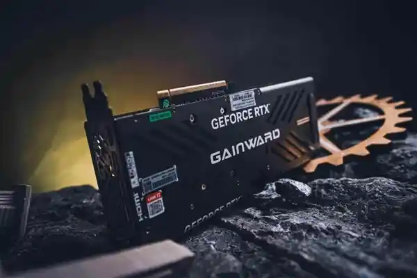 GeForce RTX 5080 炫光 OC：DLSS 4 助力全面性能冲刺，打造新一代顶尖显卡！