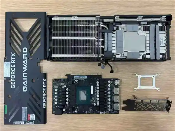 GeForce RTX 5080 炫光 OC：DLSS 4 助力全面性能冲刺，打造新一代顶尖显卡！