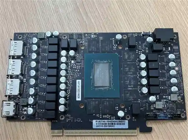 GeForce RTX 5080 炫光 OC：DLSS 4 助力全面性能冲刺，打造新一代顶尖显卡！