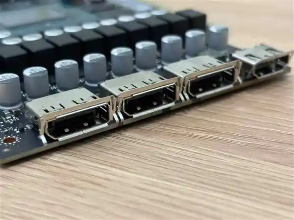 GeForce RTX 5080 炫光 OC：DLSS 4 助力全面性能冲刺，打造新一代顶尖显卡！