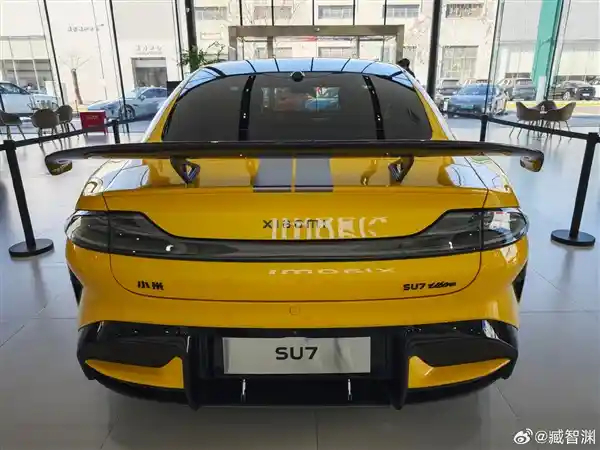 小米SU7 Ultra量产版亮相！雷军透露：五款炫彩配色即将登场
