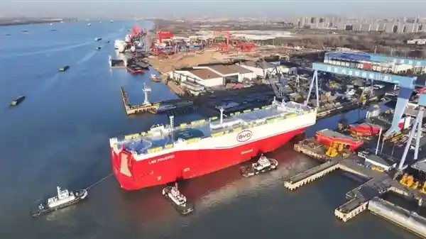 比亚迪1月全球销量突破30万辆，出口同比激增83.4% 继续蝉联销冠