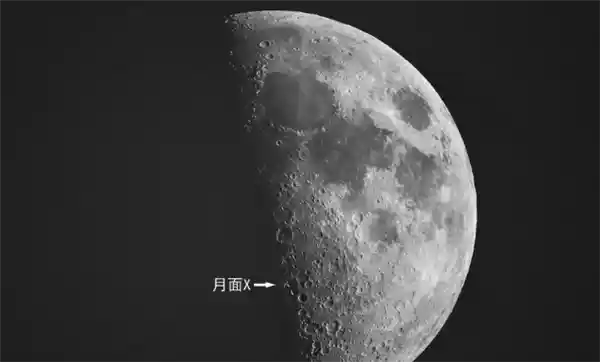 神秘X形地貌：月球表面的独特光影