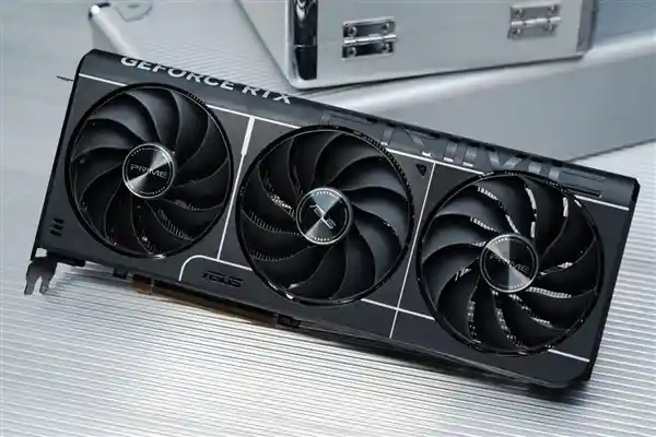 【华硕PRIME大师RTX5080显卡：Ai玩家的科技新宠】