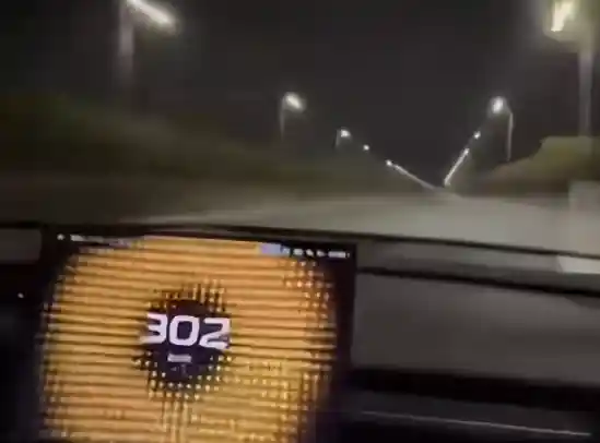 小米SU7 Ultra：飚速300km/h，开起来让人心跳加速！老司机亲测后果自负