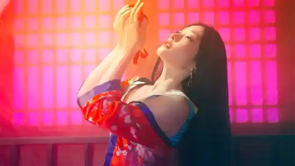 《惊险刺激！美女合租99种惊险死法，你敢挑战吗？》