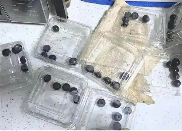 蓝莓买家直播间疑惑：每盒蓝莓只有几颗？店家和发货方互相推诿责任