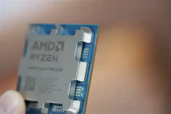 AMD旗舰游戏神器亮相！锐龙9 9950X3D处理器震撼发布