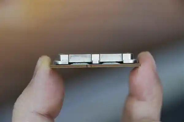 AMD旗舰游戏神器亮相！锐龙9 9950X3D处理器震撼发布