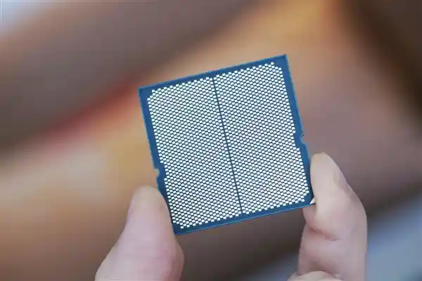 AMD旗舰游戏神器亮相！锐龙9 9950X3D处理器震撼发布