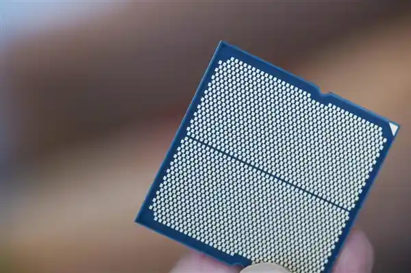 AMD旗舰游戏神器亮相！锐龙9 9950X3D处理器震撼发布