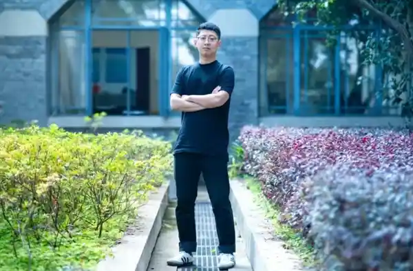 武汉大学授予29岁博士最年轻正教授，年薪60万，获雷军教育基金30万及200万安家费