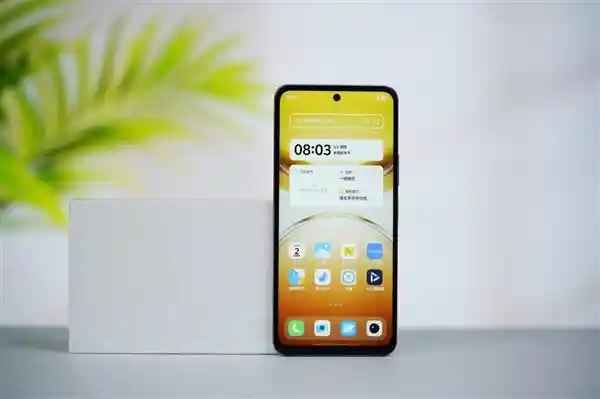 vivo Y300i钛色版：旗舰级微四曲设计惊艳亮相