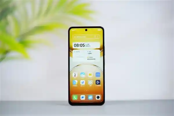 vivo Y300i钛色版：旗舰级微四曲设计惊艳亮相