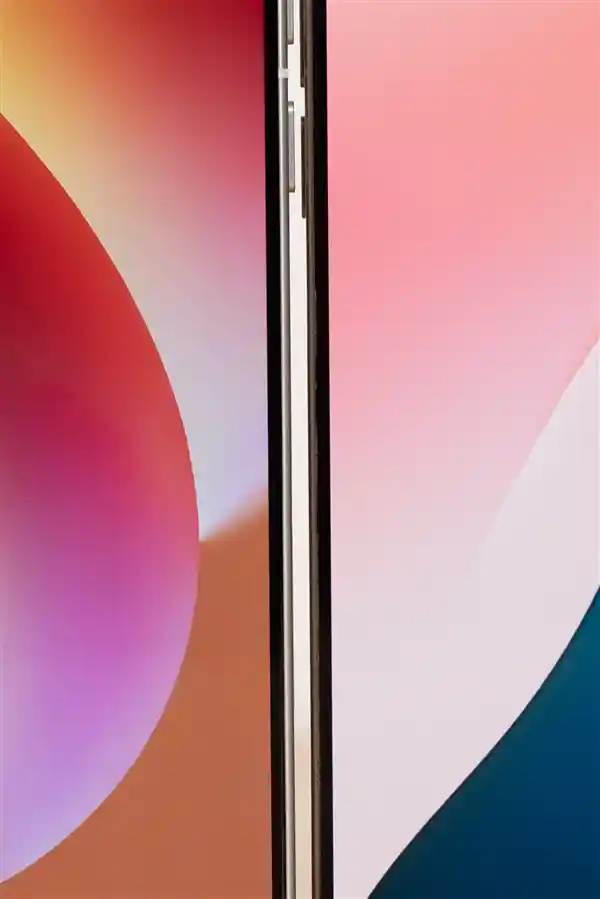 OPPO Find X8 Ultra：轻薄之美即将绽放