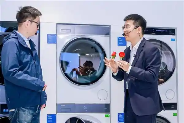 《轻柔呵护·智洗新境：海尔AI直驱挑战羽绒服洗涤巅峰》