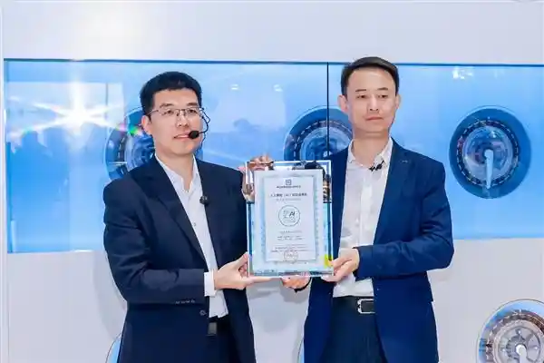 《轻柔呵护·智洗新境：海尔AI直驱挑战羽绒服洗涤巅峰》
