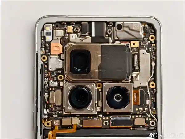 [vivo X200 Ultra拆解：三颗巨无霸摄像头点亮机皇传奇]
