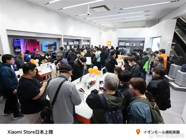 [小米空降日本！首家小米之家火爆揭幕：人潮涌动]