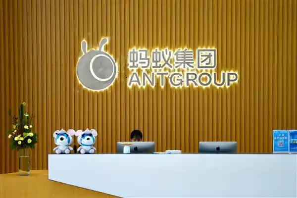 《蚂蚁集团借国产芯实现AI训练新飞跃：性能比肩英伟达H800》