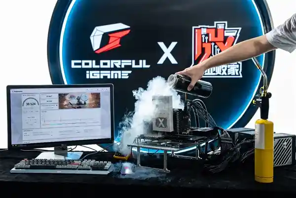 [突破极限！七彩虹RTX 5090D白火神显卡狂飙3.5GHz+，一举刷新七大世界纪录]