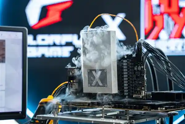[突破极限！七彩虹RTX 5090D白火神显卡狂飙3.5GHz+，一举刷新七大世界纪录]