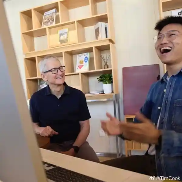 《库克盛赞中国青年英才：苹果产品成圆梦加速器》