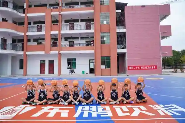 《揭秘消费密码：小米SU7 Ultra与东鹏特饮如何引爆市场热潮》