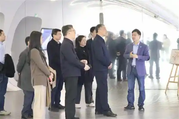《工信部装备一司副司长郭守刚莅临每日互动开展深度调研》