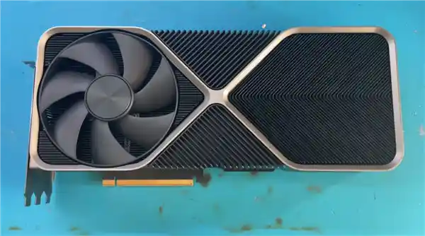 《惊爆！7000元买来的二手RTX 4090竟成空壳：GPU与显存不翼而飞？》