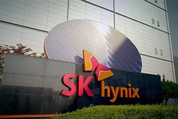 《SK海力士疯抢订单！2025年HBM内存产能已被提前锁定》