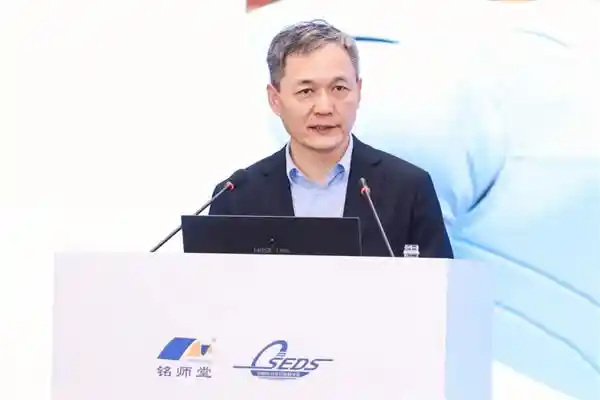 《群英荟萃杭州城，AI热潮点燃县中教育革新风暴》