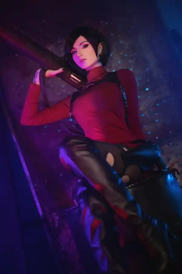 《化身二次元女神：乌克兰美女惊艳Cosplay艾达王、2B等经典角色》