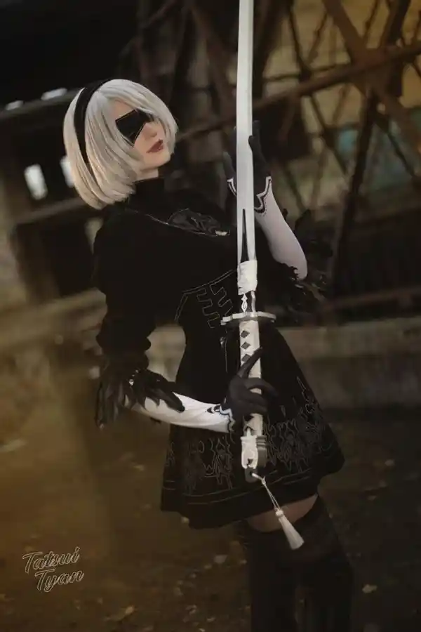 《化身二次元女神：乌克兰美女惊艳Cosplay艾达王、2B等经典角色》