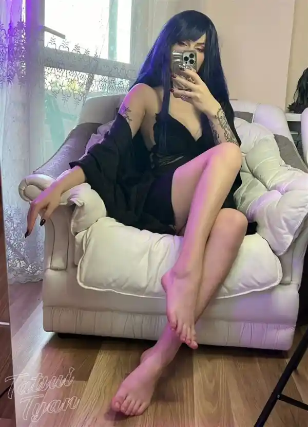 《化身二次元女神：乌克兰美女惊艳Cosplay艾达王、2B等经典角色》