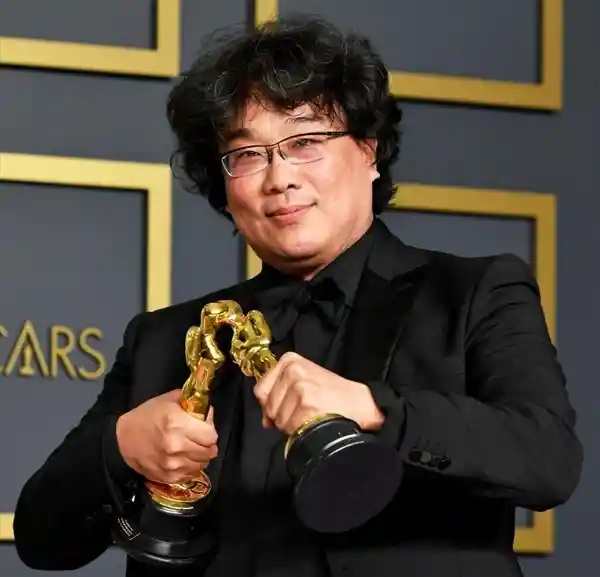 《超级导演！《阿诺拉》制片人一人包揽四项奥斯卡大奖》