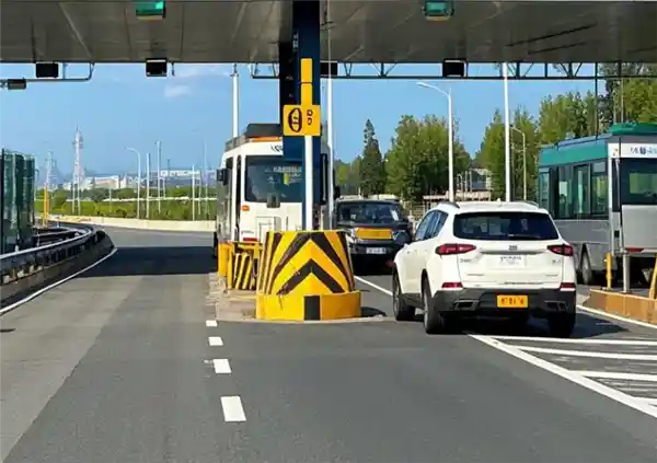 人大代表提议：高速公路通行费实行年度免费额度制度