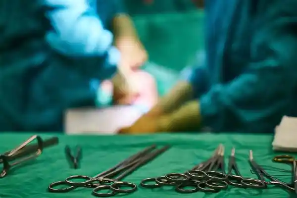 中医魅力不减，外国人争相追捧：5000年传承引发全球热潮